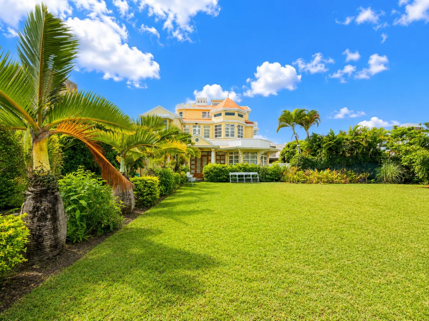 5-Bedroom Family Home with Pool and Exceptional Views – For Rent in La Gaulette - Photo 1