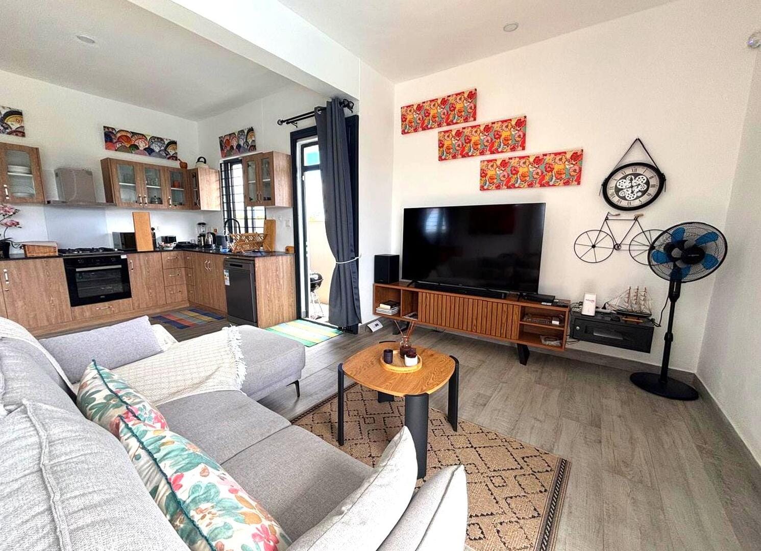 FOR RENT - Detached 3-bedroom villa with pool in Grand Baie - Photo 2
