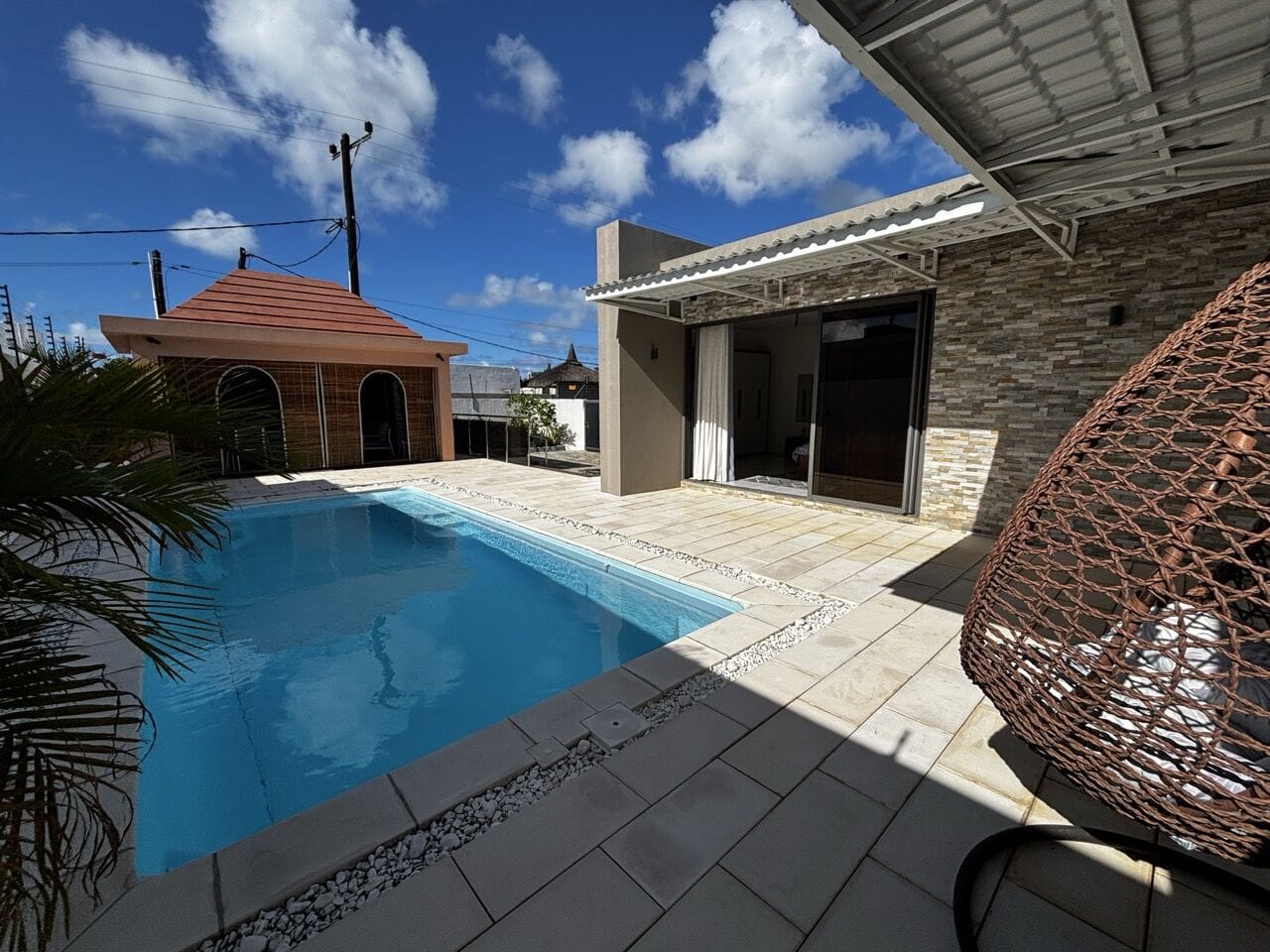 SINGLE-LEVEL VILLA WITH 3 BEDROOMS, SWIMMING POOL AND TROPICAL VERANDA – Grand Baie - Photo 1