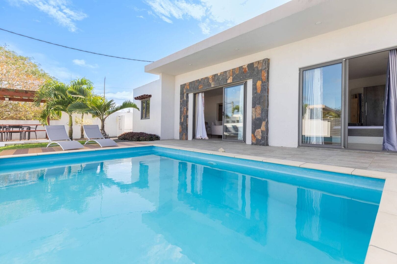 Pleasant 3-Bedroom Villa with Private Pool & Kiosk – For Rent in Grand Baie - Photo 1