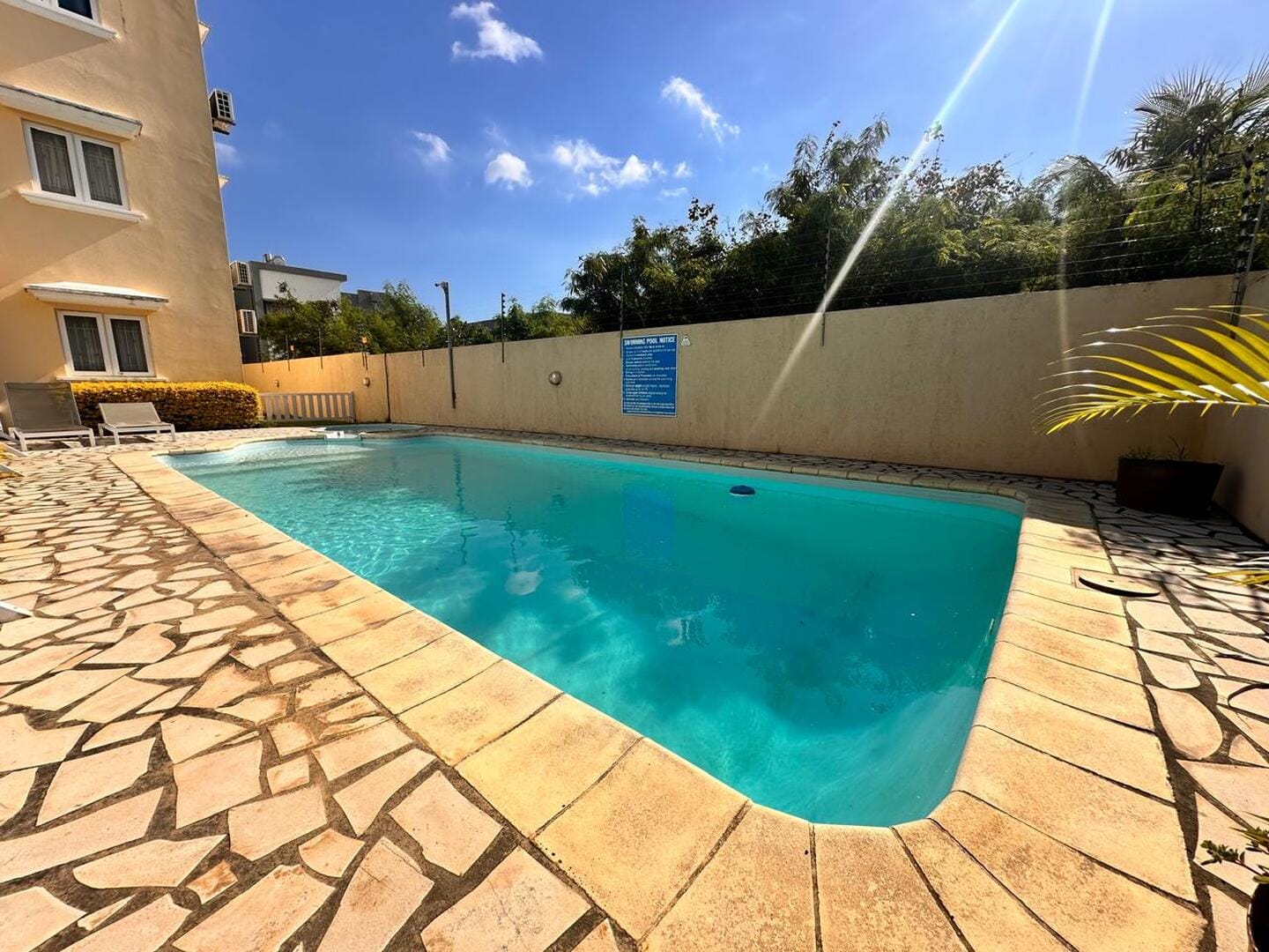 2-Bedroom Apartment for Rent in Grand Baie – Secure Residence with Pool - Photo 1