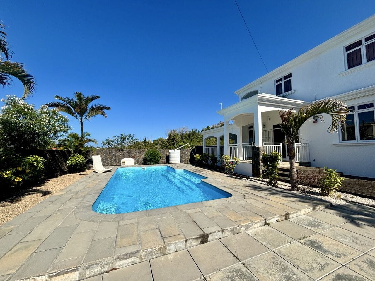 VILLA FAMILIALE 4 CHAMBRES AVEC PISCINE ET JARDIN – GRAND GAUBE - Photo 2