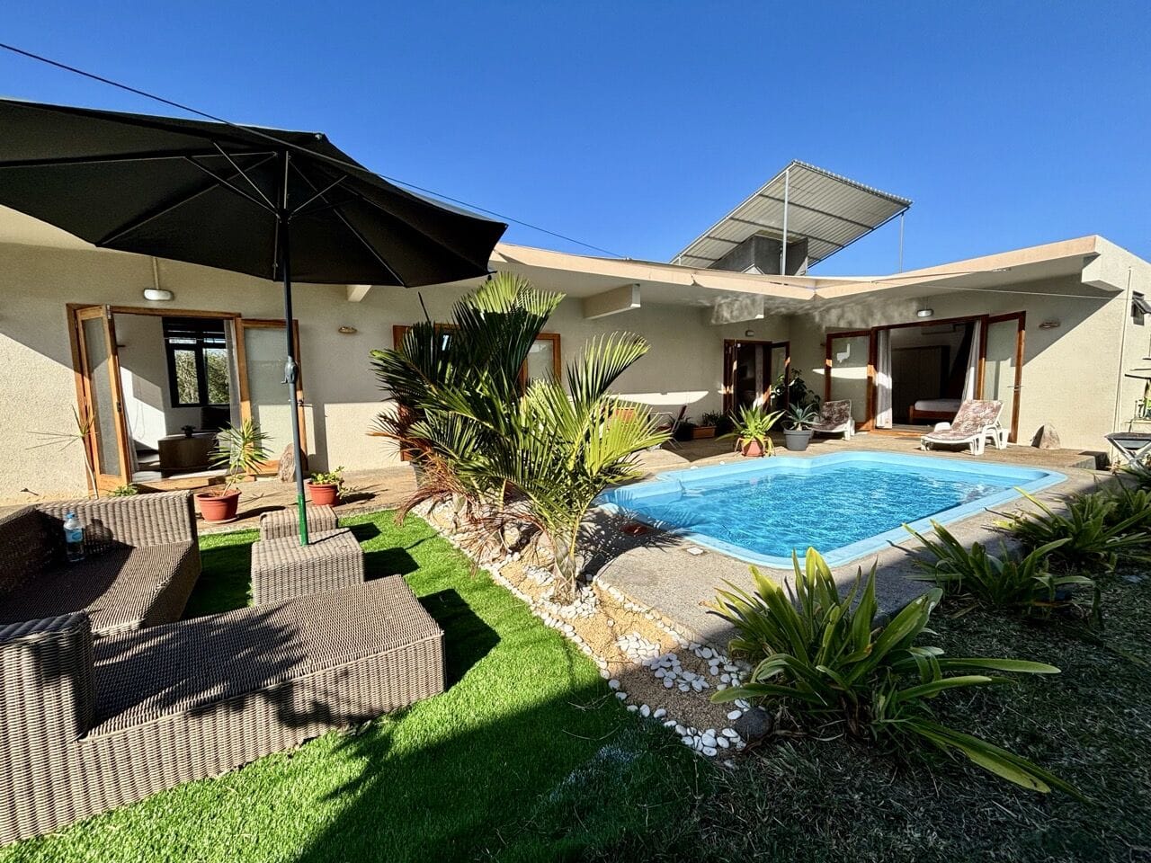 ONE-STOREY VILLA WITH 2 BEDROOMS, TROPICAL TERRACE AND SWIMMING POOL – GRAND GAUBE - Photo 1