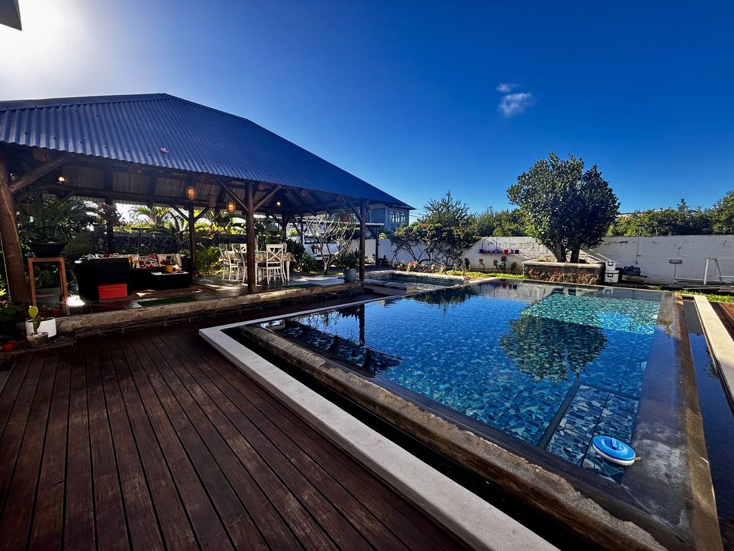 EXCEPTIONAL 4-BEDROOM EN-SUITE VILLA WITH INFINITY POOL – CALODYNE - Photo 2
