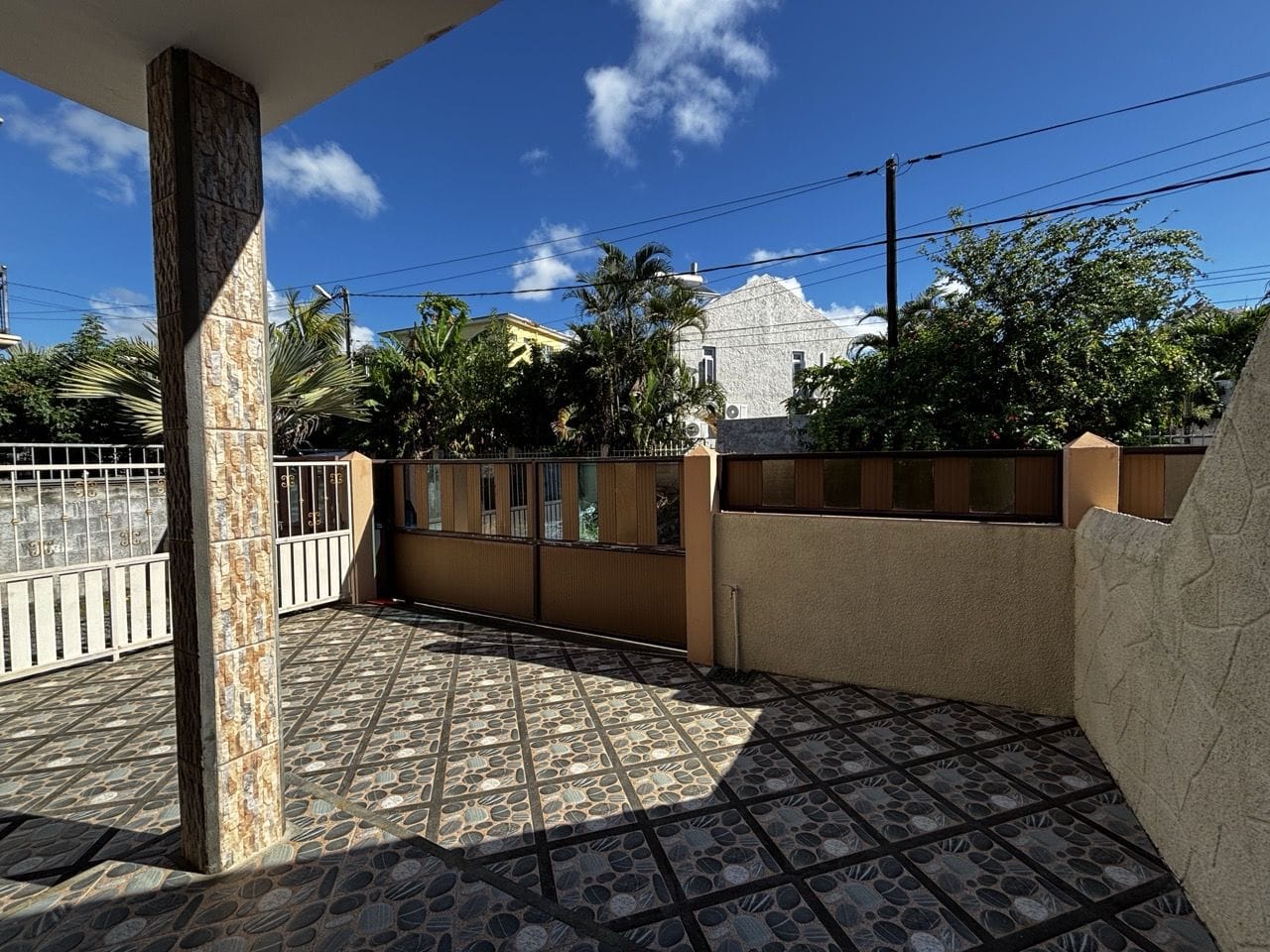 4-BEDROOM HOUSE WITH ROOFTOP NEAR THE BEACH – PEREYBERE - Photo 2