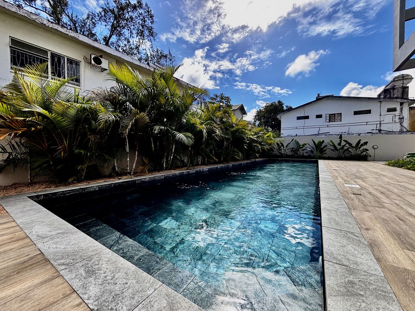 BRAND-NEW 3-BEDROOM APARTMENT OPPOSITE PEREYBÈRE BEACH – PEACEFUL RESIDENCE WITH SWIMMING POOL - Photo 1