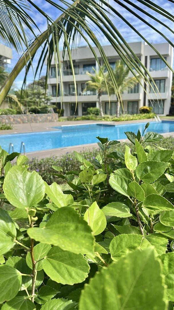 LUXURY APARTMENT WITH COIN DE MIRE VIEWS – LA POINTE LUXURY APARTMENTS, POINTE AUX CANONNIERS