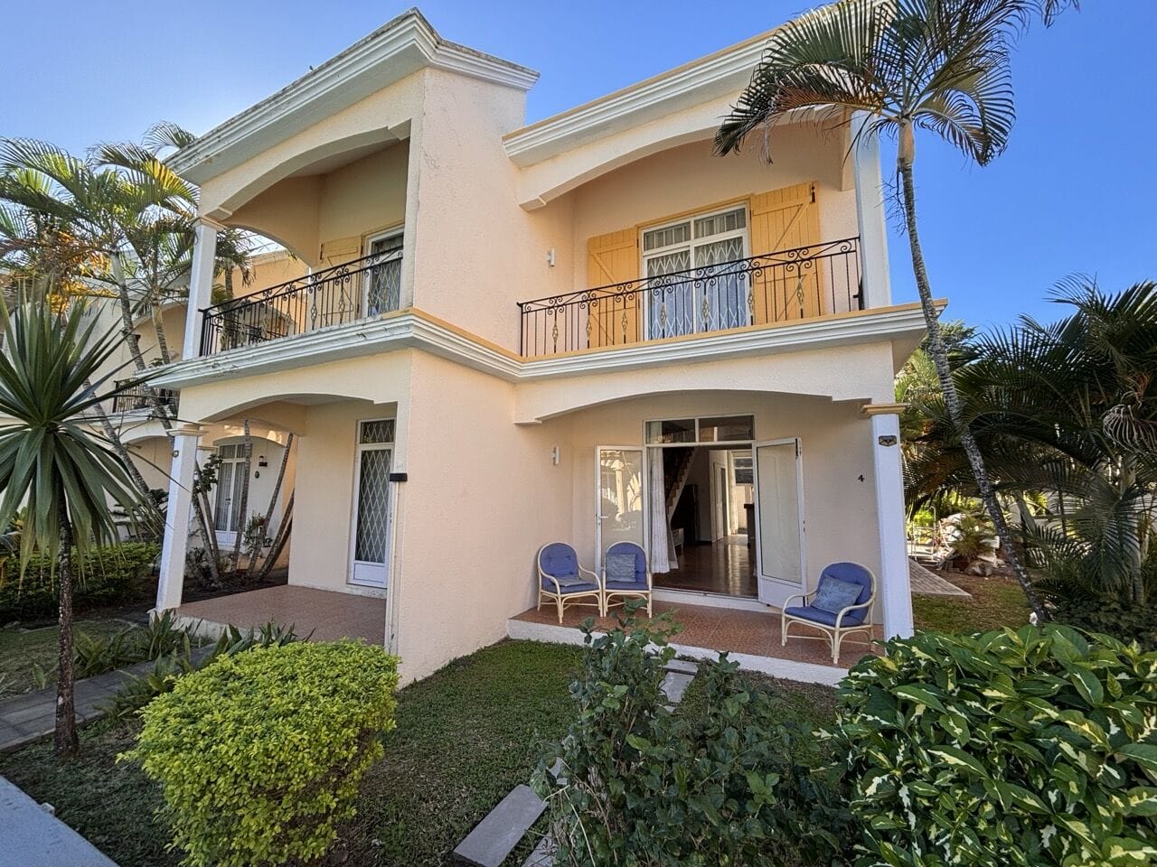 TOWNHOUSE ENTIÈREMENT RÉNOVÉ À 2 MINUTES À PIED DE LA PLAGE DE MON CHOISY - Photo 2