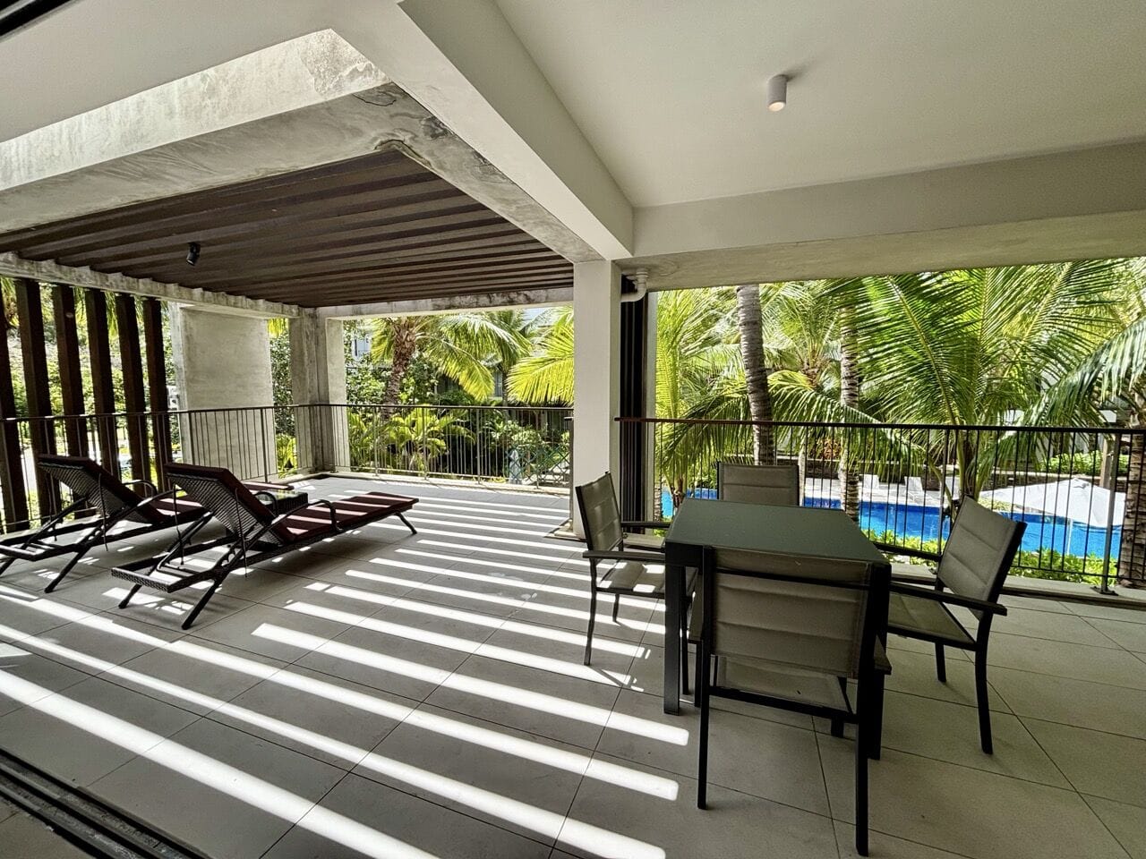 180 M² 3-BEDROOM DOUBLE-FACING FLAT – MONT CHOISY GOLF - Photo 2