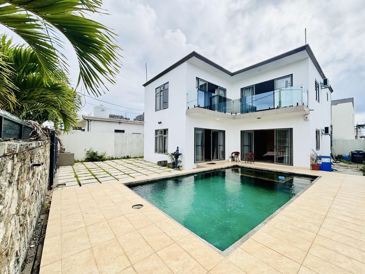 VILLA 4 CHAMBRES + ESPACES POLYVALENTS ET PISCINE – MONT CHOISY - Photo 2