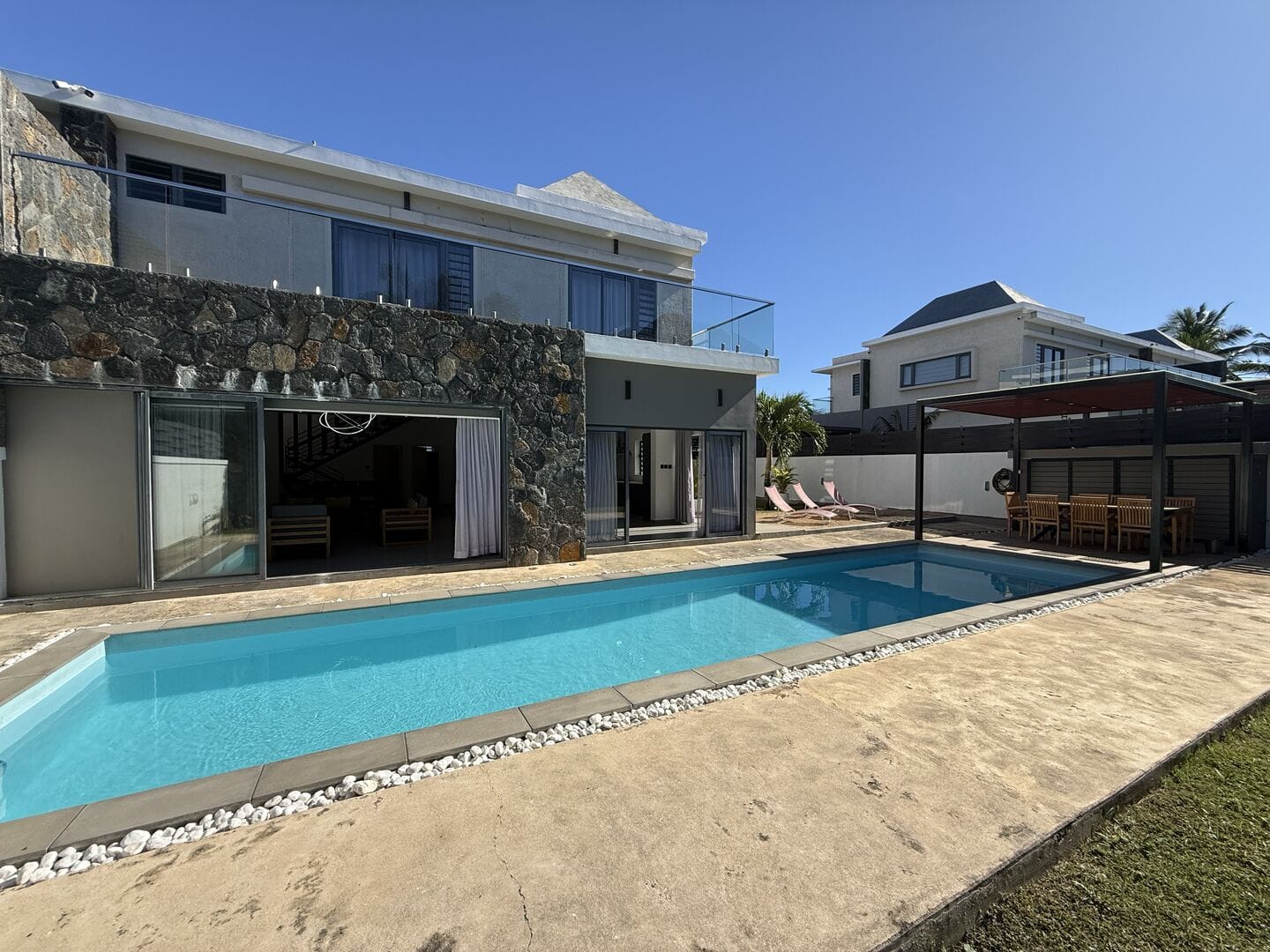 VILLA D'EXCEPTION 4 CHAMBRES EN SUITE AVEC PISCINE PRIVÉE – PEREYBÈRE - Photo 2