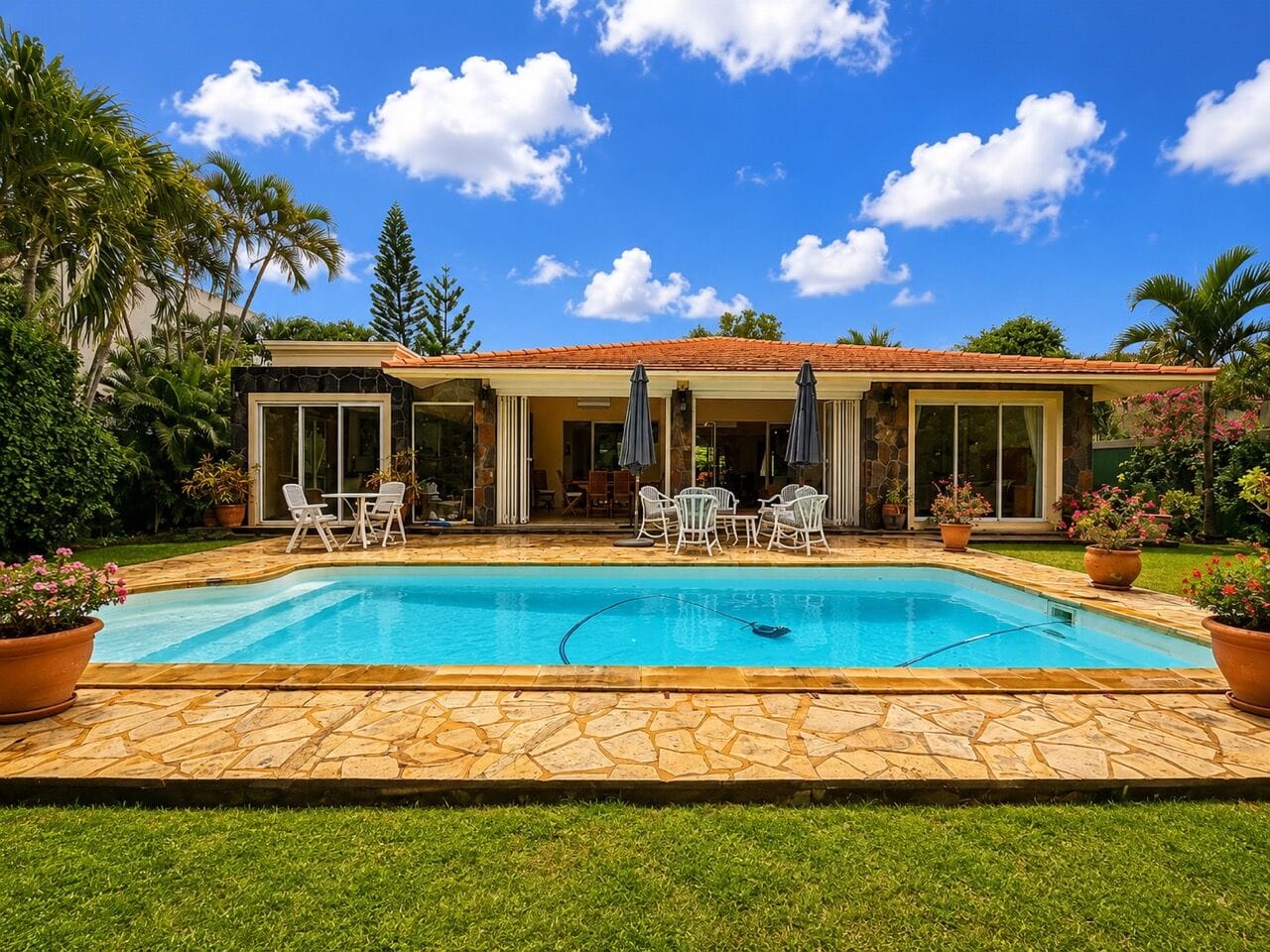 Villa 3 chambres ou 2 chambres + bureau avec piscine – À louer au Domaine des Multipliants, Rivière Noire