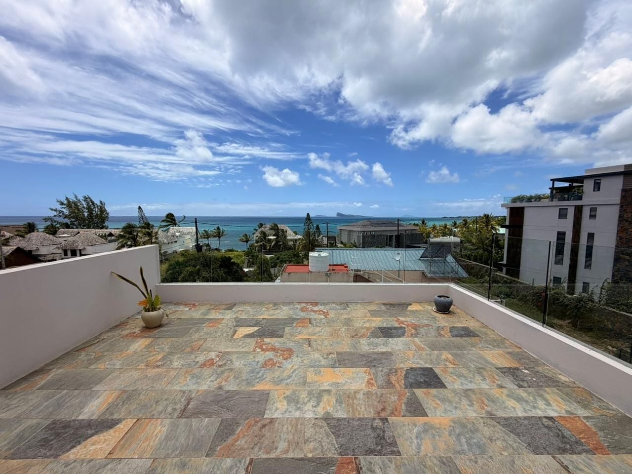 5-bedroom family villa + study for rent – Pointe aux Canonniers, Coastal Road