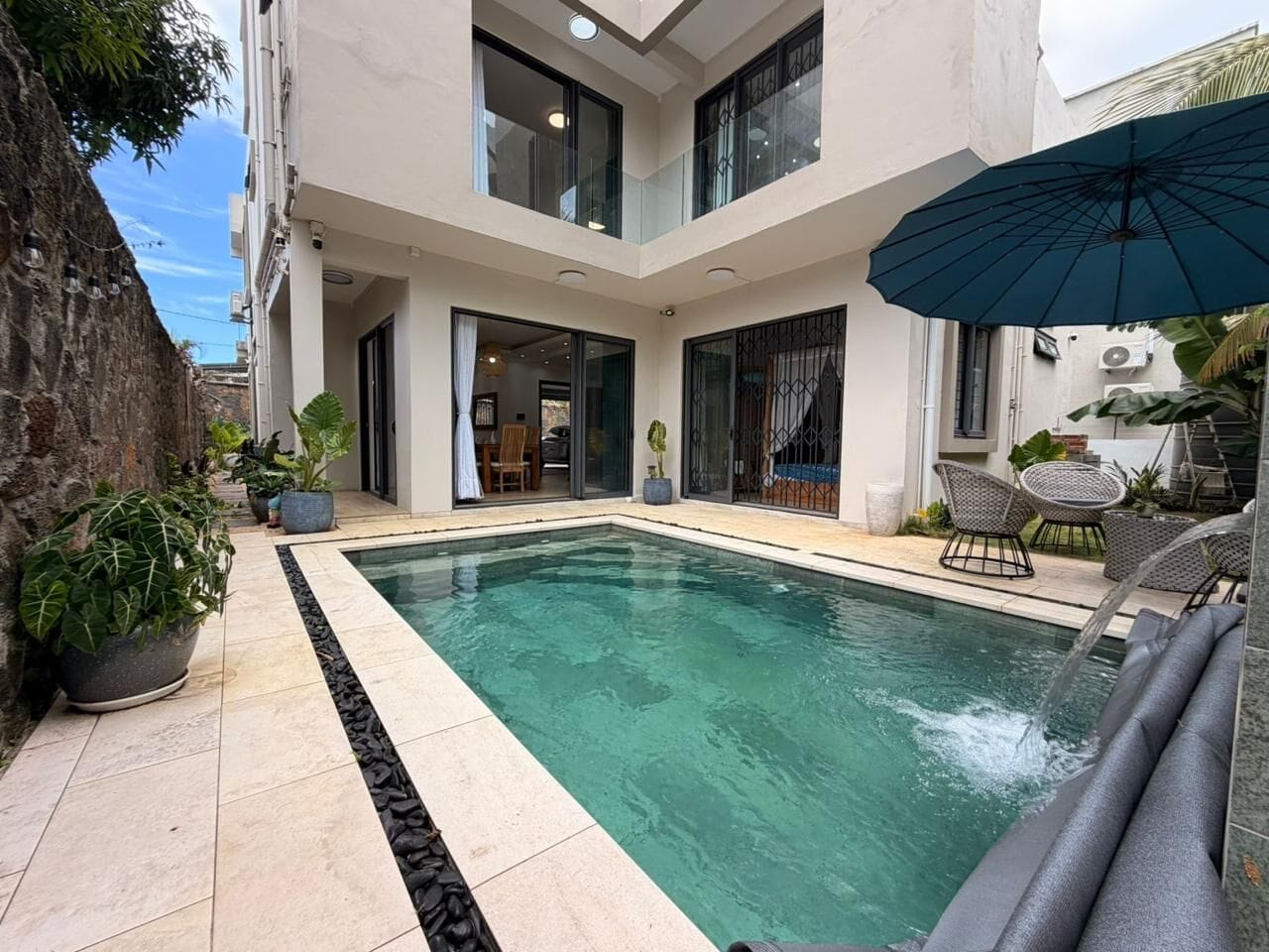 5-bedroom family villa + study for rent – Pointe aux Canonniers, Coastal Road - Photo 2