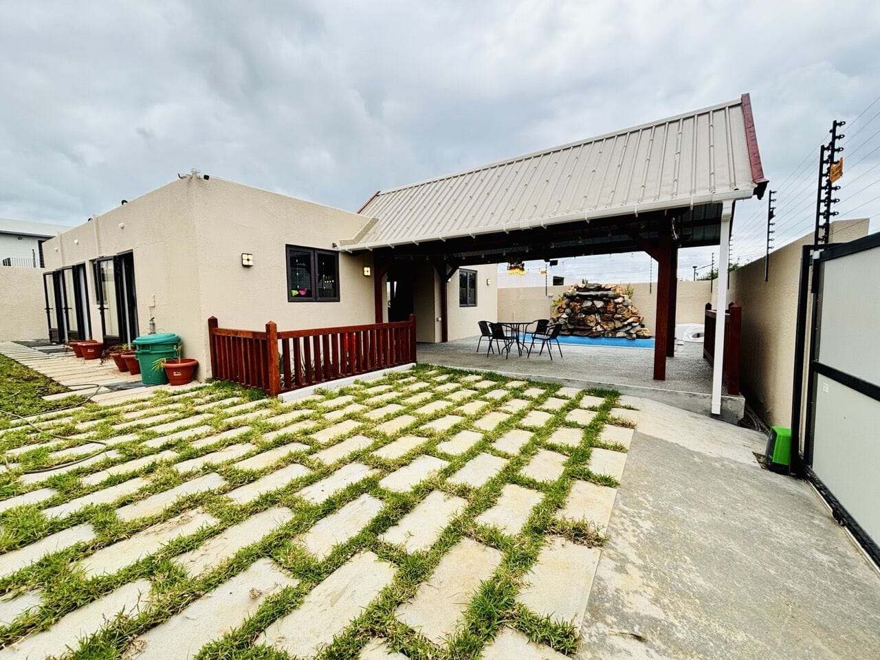 PEREYBERE – QUIET 3-BEDROOM VILLA WITH CASCADE SWIMMING POOL - Photo 1