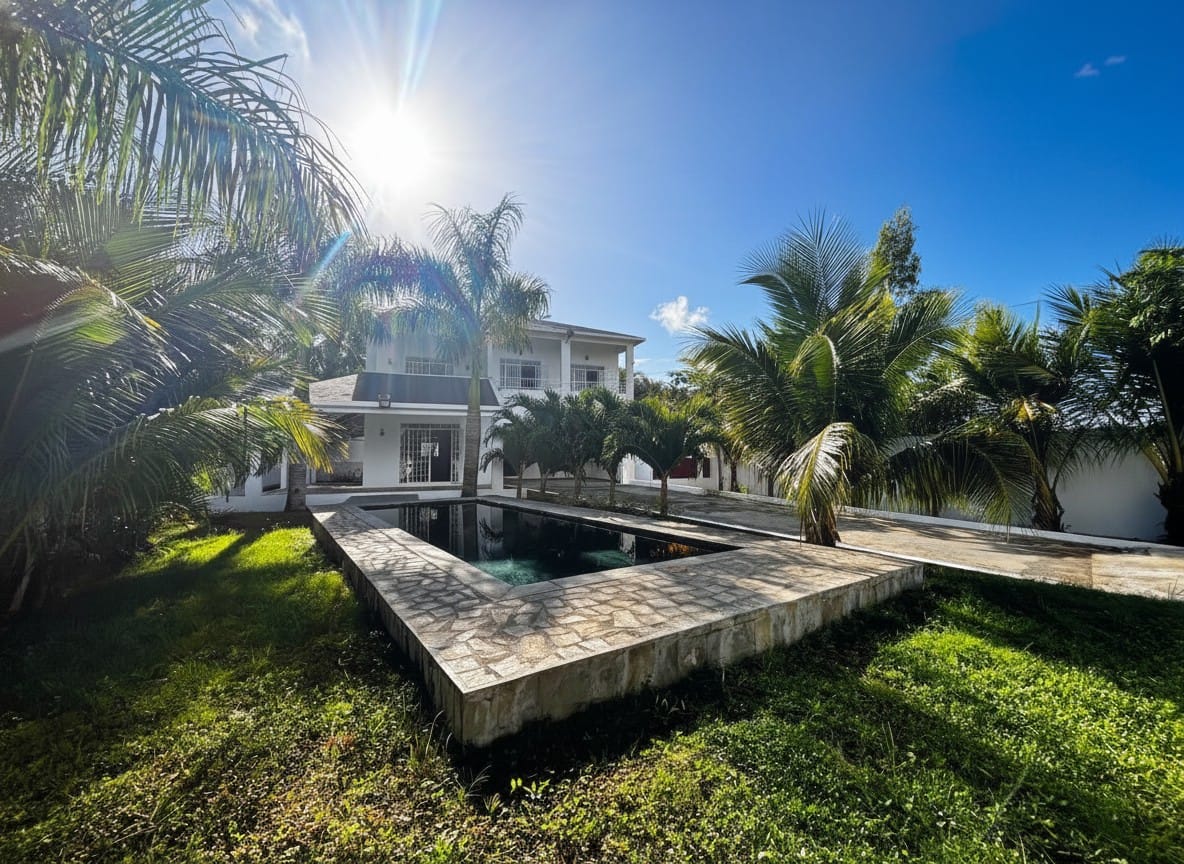 FAMILY VILLA WITH SLATE-TILED POOL AND AUTOMATIC GARAGE – PÉREYBÈRE