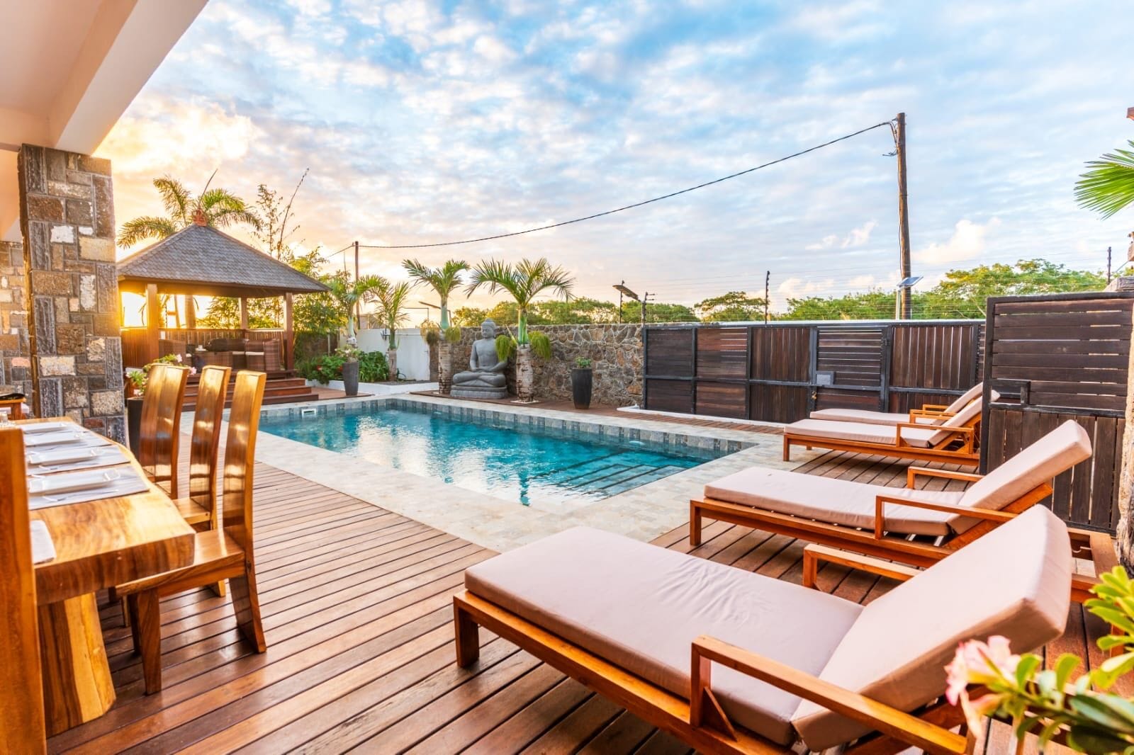 VILLA TROPICALE 4 SUITES, ROOFTOP PANORAMIQUE ET PISCINE – GRAND BAIE