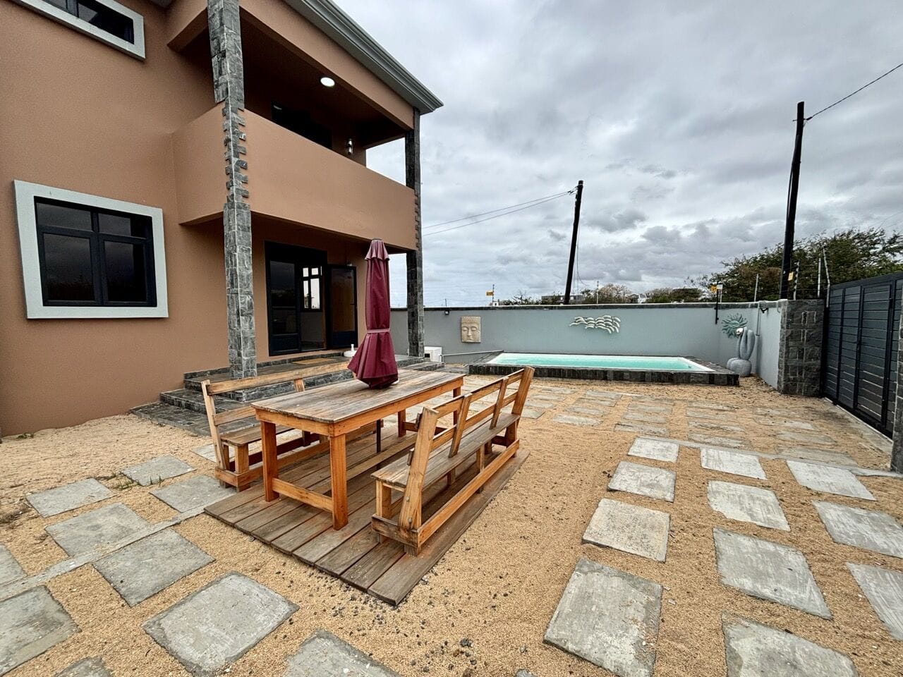 VILLA 2/3 CHAMBRES AVEC PISCINE, ANIMAUX BIENVENUS – PEREYBERE