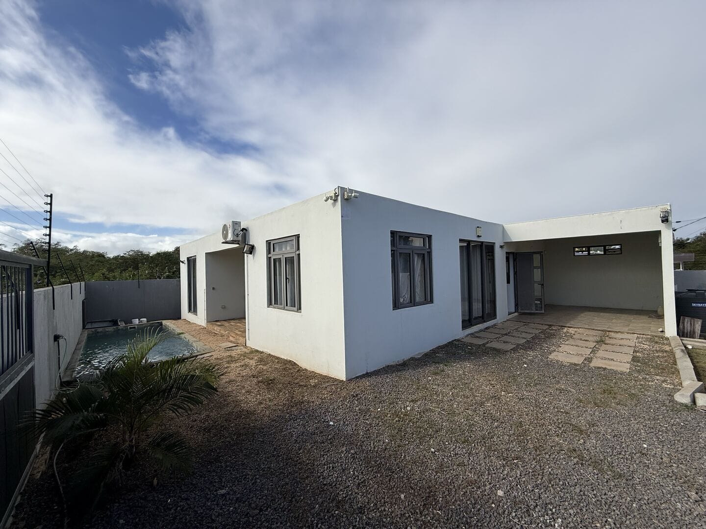 3-BEDROOM VILLA WITH PRIVATE POOL – POINTE AUX PIMENTS