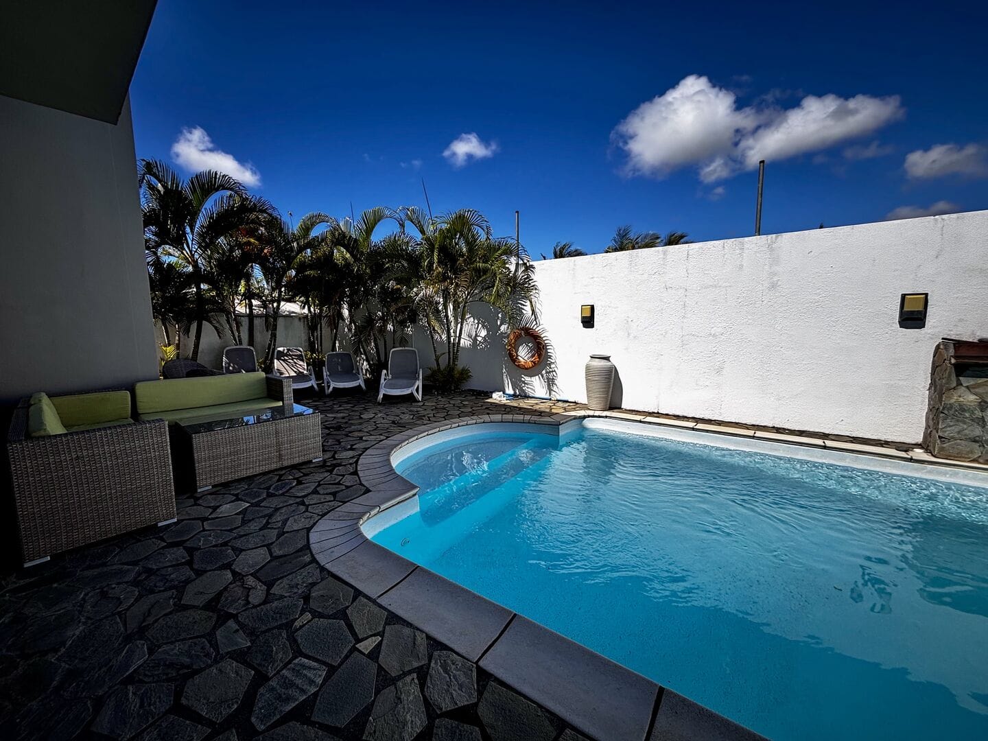 VILLA 4 CHAMBRES AVEC PISCINE ET JARDIN – GRAND GAUBE - Photo 2