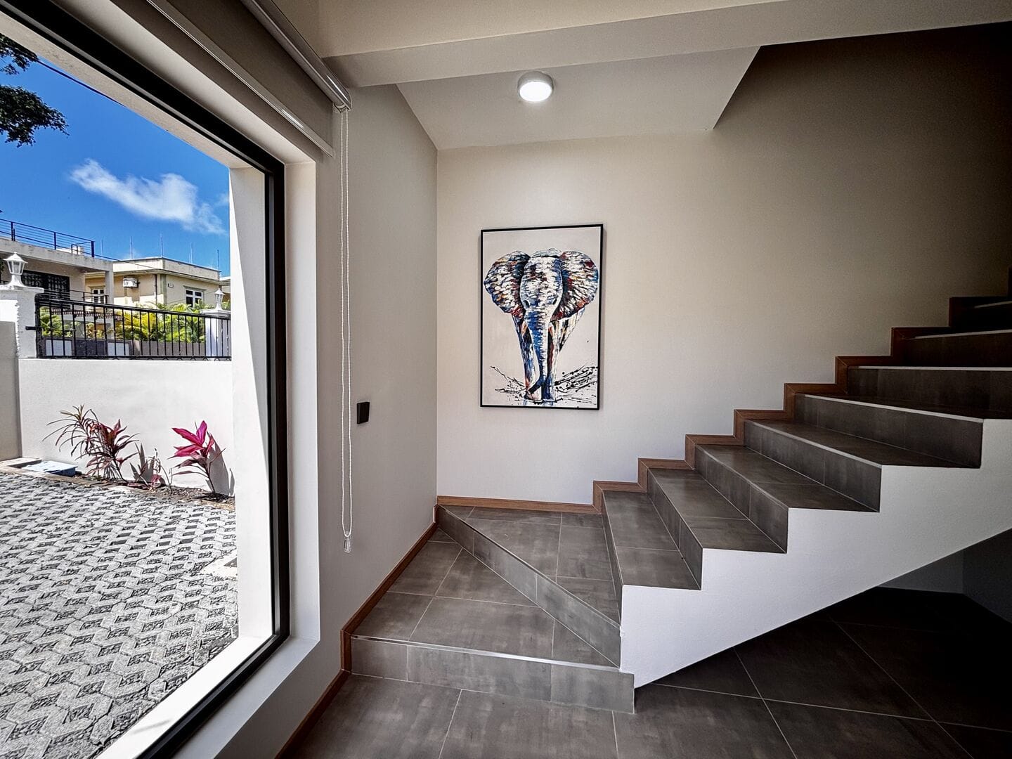 BRAND-NEW 2-BEDROOM HIGH-END DUPLEX WITH PRIVATE GARDEN – PEREYBÈRE - Photo 2