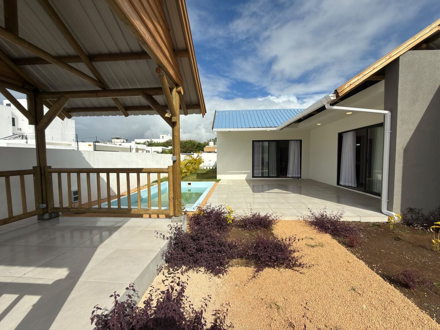 3-BEDROOM VILLA WITH PRIVATE POOL, GAZEBO & LARGE GARDEN – GRAND BAIE - Photo 2