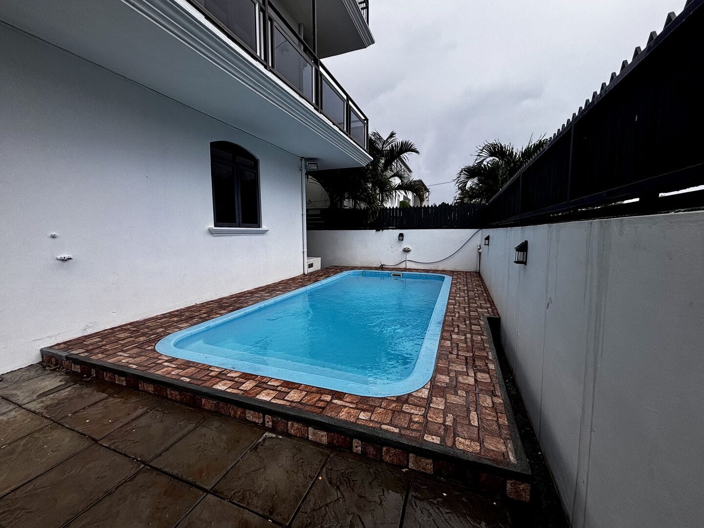 STUDIO SPACIEUX AVEC IMMENSE TERRASSE À LOUER – MONT CHOISY