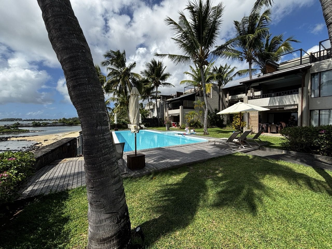 2-BEDROOM GROUND-FLOOR APARTMENT – OCEAN VIEW & DIRECT BEACH ACCESS – TROU AUX BICHES - Photo 1