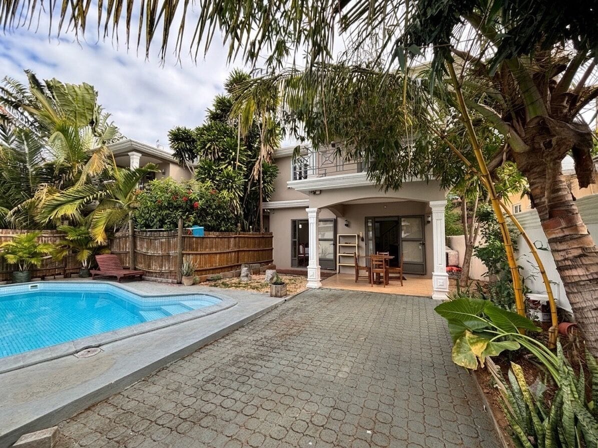 MAISON 3 CHAMBRES AVEC PISCINE DANS UN QUARTIER RÉSIDENTIEL - TROU AUX BICHES - Photo 1