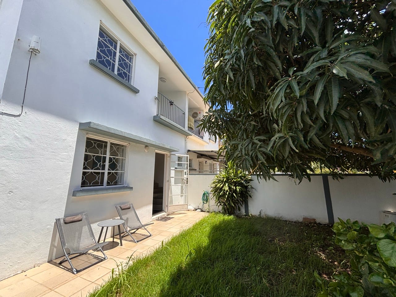 Lovely 2-bedroom house with a garden just a quick walk to the beach - Pointe aux Biches