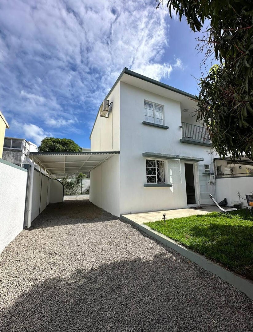 Lovely 2-bedroom house with a garden just a quick walk to the beach - Pointe aux Biches - Photo 2