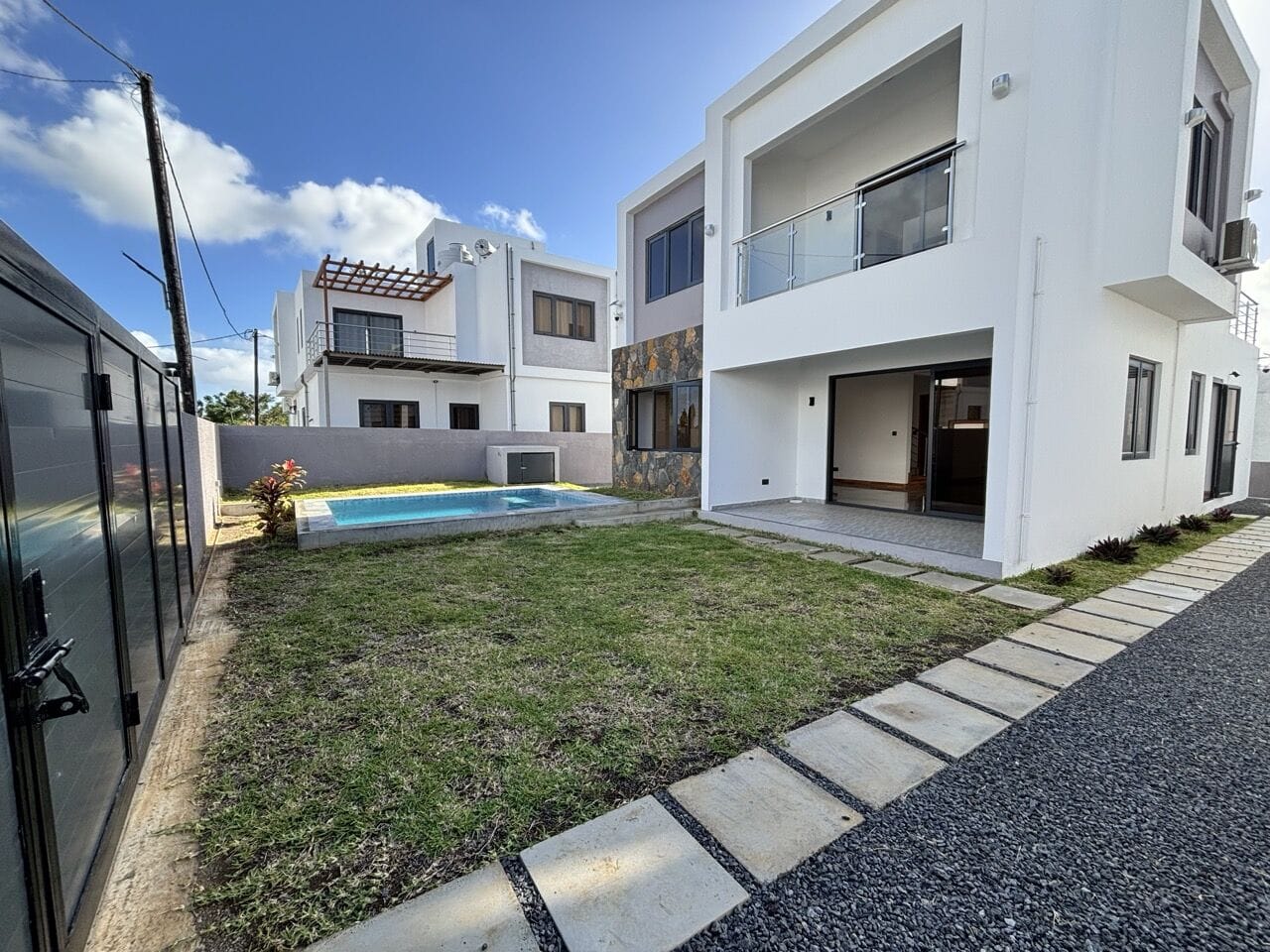 NEW 4-BEDROOM UNFURNISHED VILLA WITH PRIVATE POOL – VALE - Photo 1
