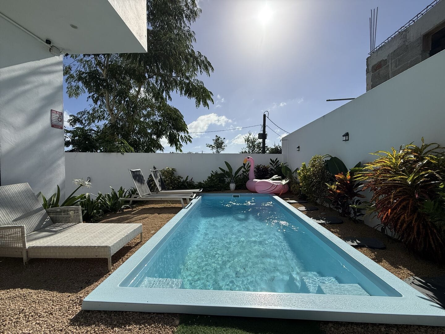VILLA CONTEMPORAINE 5 CHAMBRES AVEC PISCINE PRIVÉE ET GRAND ROOFTOP – FOND DU SAC