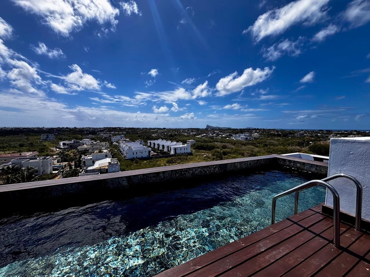 EXCEPTIONAL 3-BEDROOM EN-SUITE PENTHOUSE WITH PRIVATE ROOFTOP & POOL – SEA & COIN DE MIRE VIEWS - Photo 1