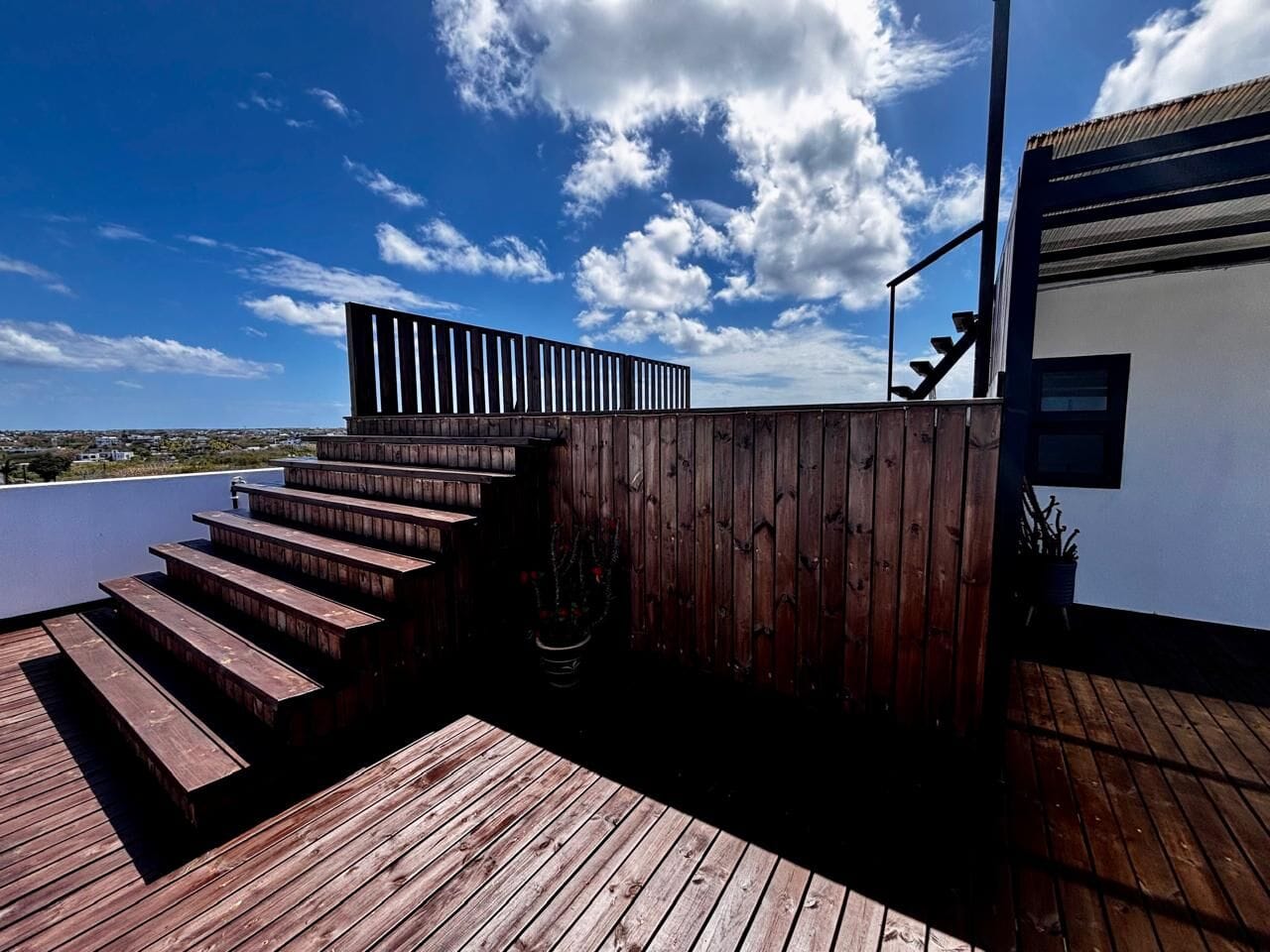 EXCEPTIONAL 3-BEDROOM EN-SUITE PENTHOUSE WITH PRIVATE ROOFTOP & POOL – SEA & COIN DE MIRE VIEWS - Photo 2